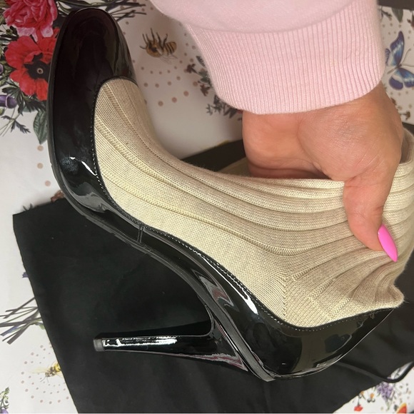 Chanel Ladies Shoes - Picture 2 of 16